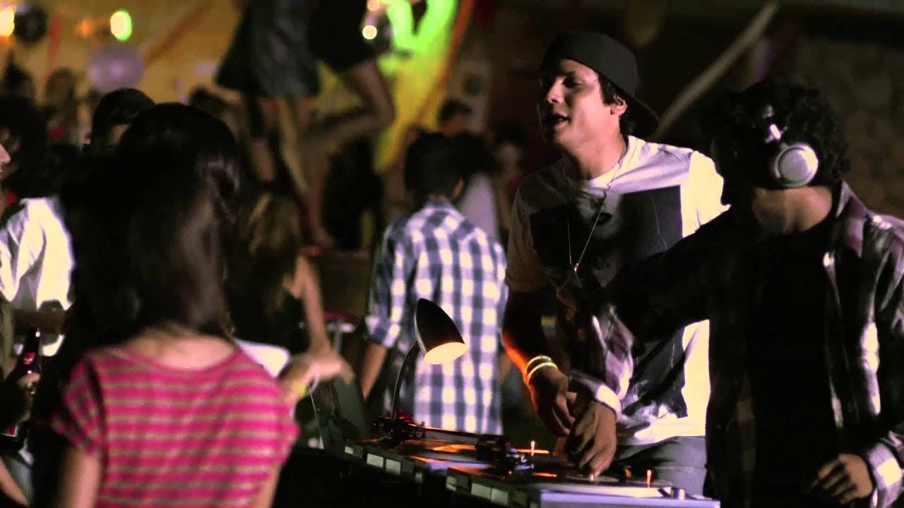 Israel Novaes lança o hit 'Vó, Tô Estourado!' 🎶 - Assista ao Vídeo Oficial