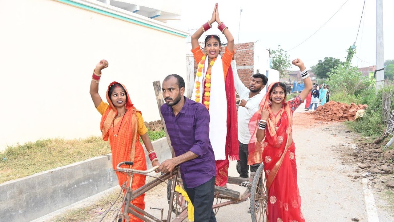 हँसी का धमाका! मुखियाइन बनी पगली - भोजपुरी कॉमेडी वीडियो 😂