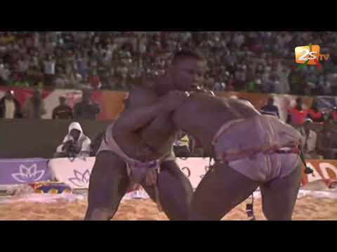 EUMEU SÉNE VS MODOU LO : RETOUR SUR LEUR PREMIER COMBAT