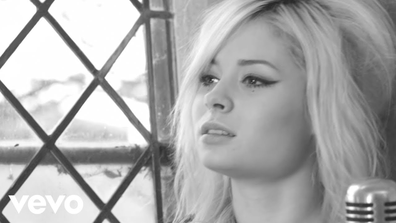Nina Nesbitt Performs 'The Hardest Part' in London 🎶