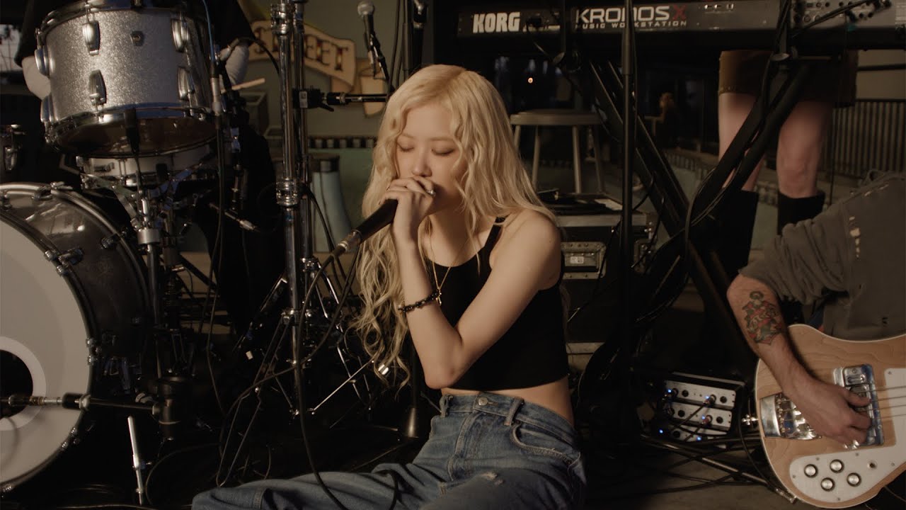 ROSÉ - 3am Live Performance 🎶