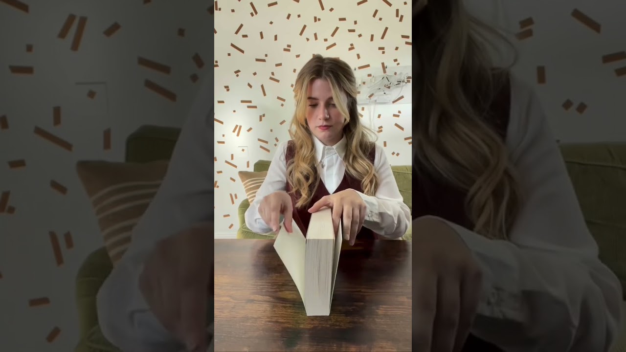 Book Hack #Shorts: Embrace the Creases 🤫