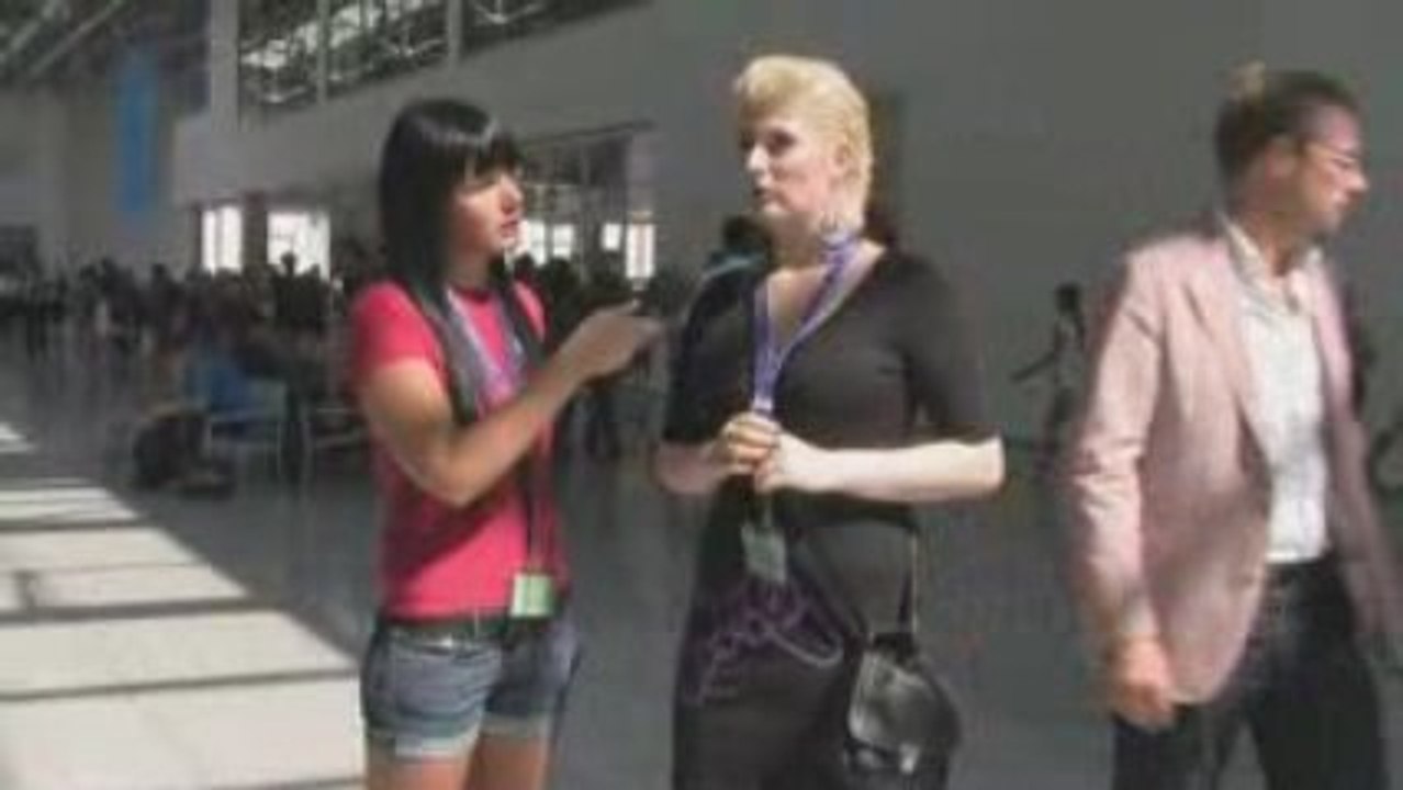 gamescom 09 - GamerGirl hat Kleid gebastelt