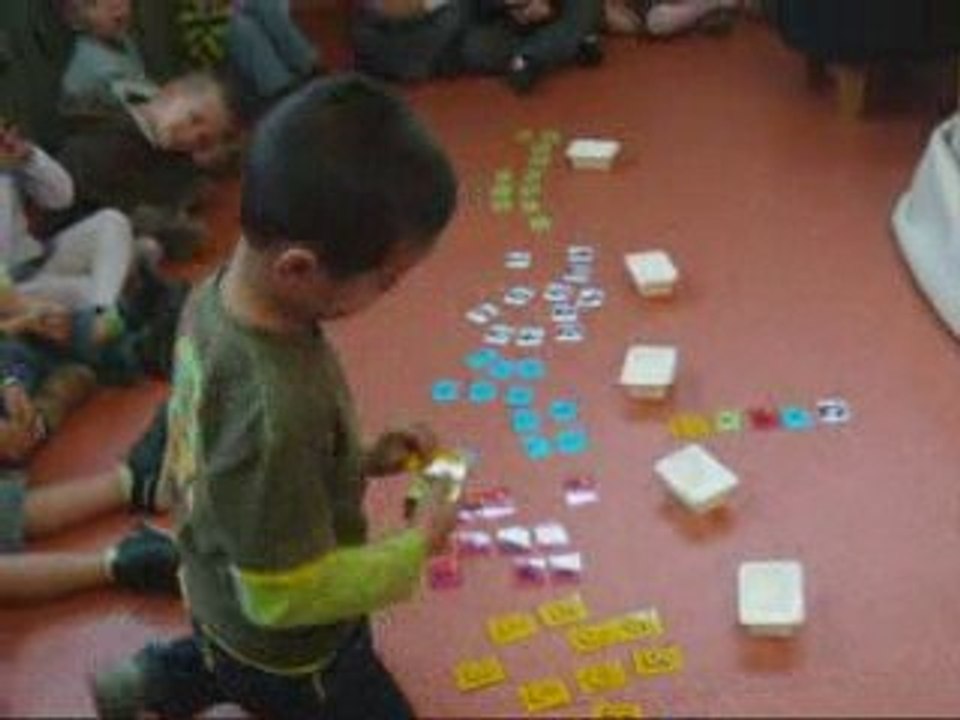 INITIALES DANS 5 GRAPHIES DIFFERENTES