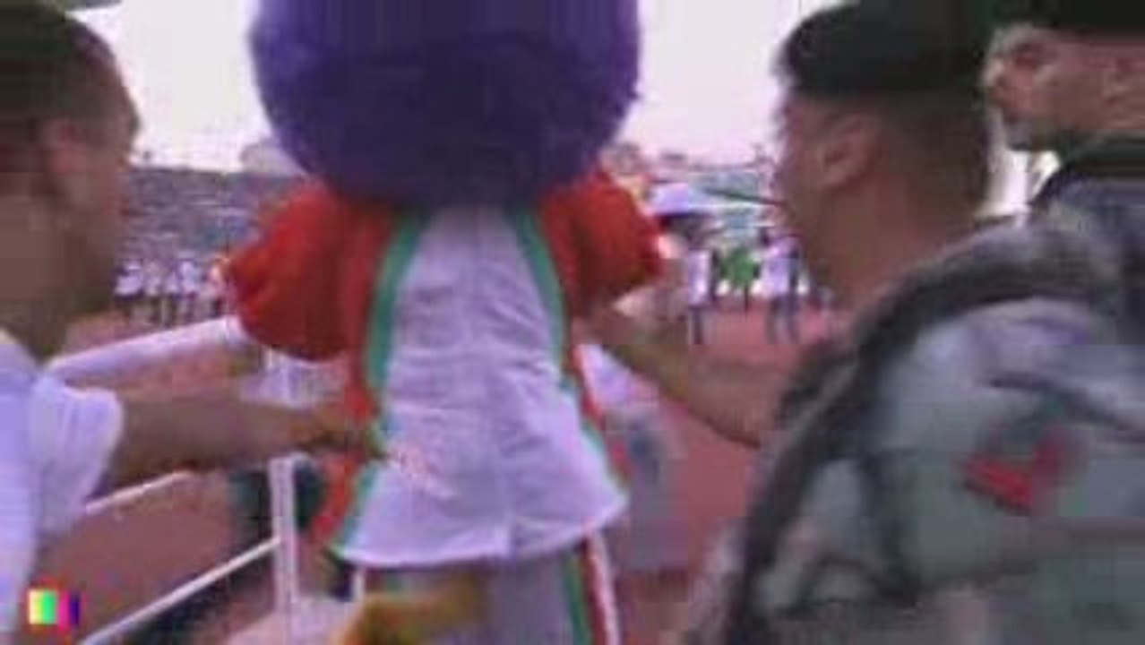 Cedrus la mascotte des Jeux s'incruste à la cérémonie d'ouve