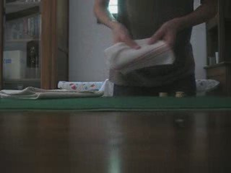 Comment retirer un bouchon ou faire passer un objet sous une table facilement 🛠️