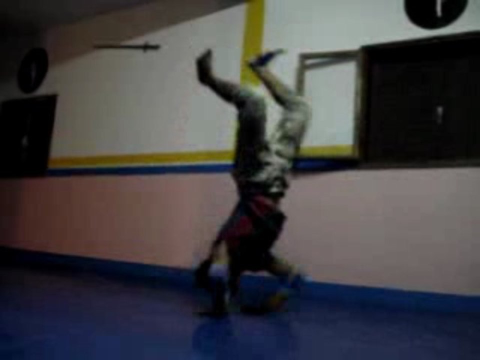 bboy hamouda handstand pushups