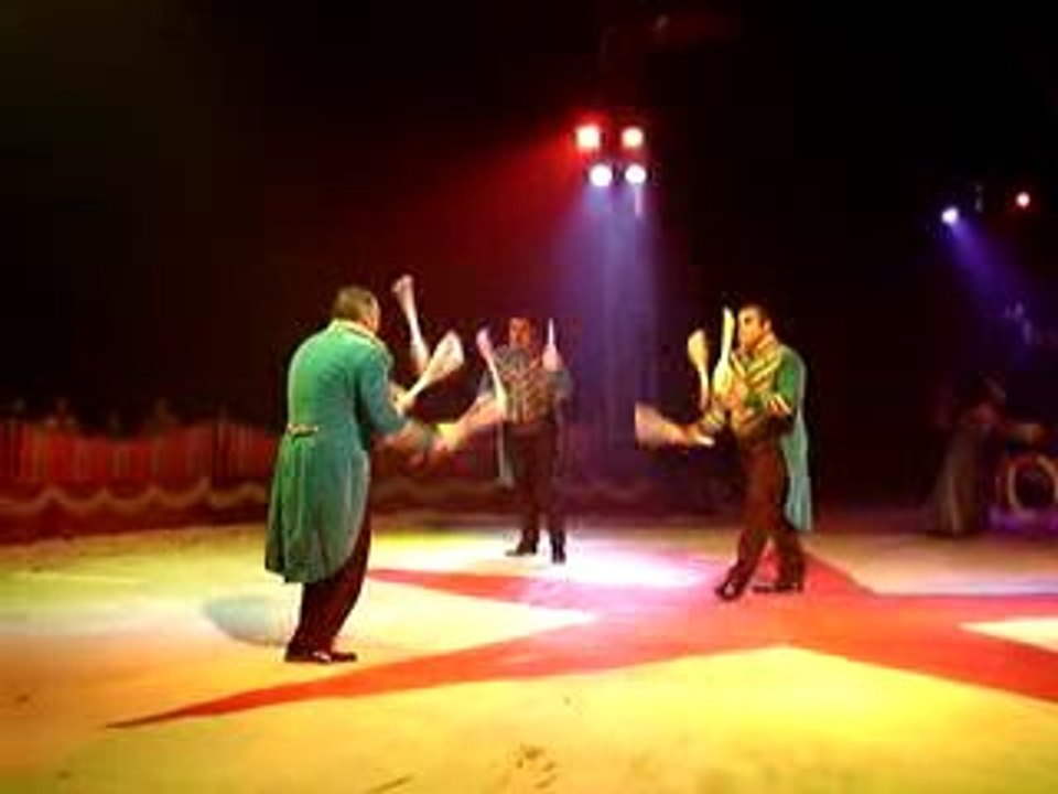 cirque maximum  - jongleurs