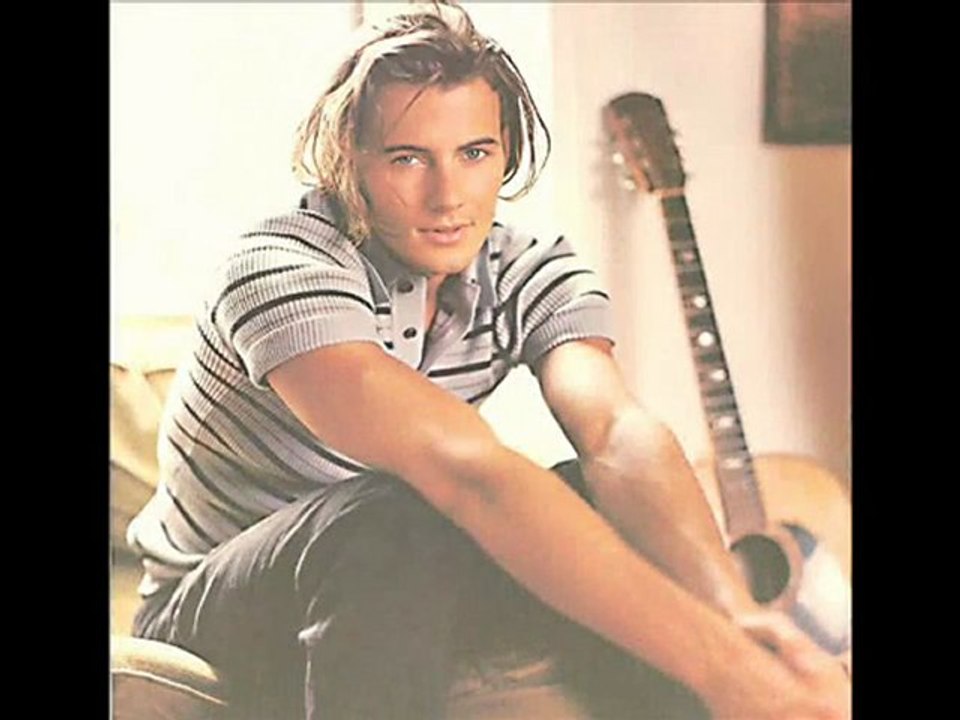 Fashion 90's: Glamour & Style Legacy ✨