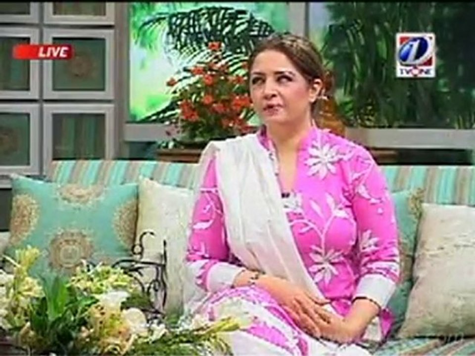 Atiqa Odho, Pink Floral Top (2 of 3)