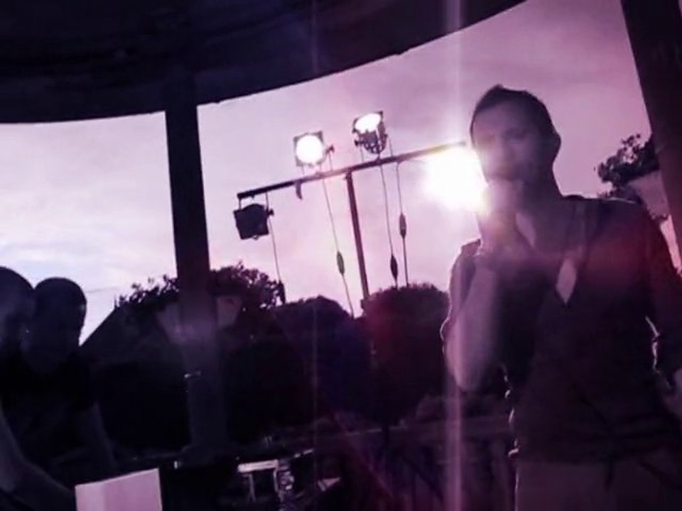 Hollowave - Pigheaded (Live version)