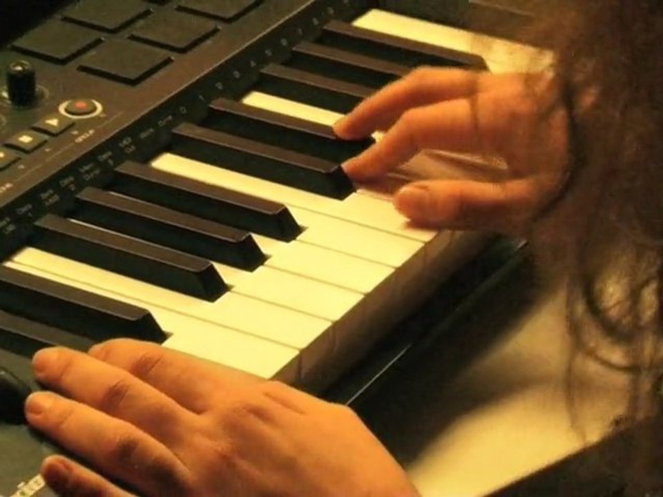 Au centre Barbara,l'accompagnement musical des groupes