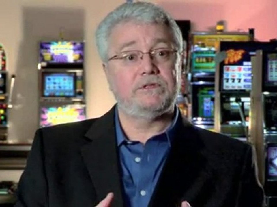 Poker : What is the difference between "stud" and "draw" poker?