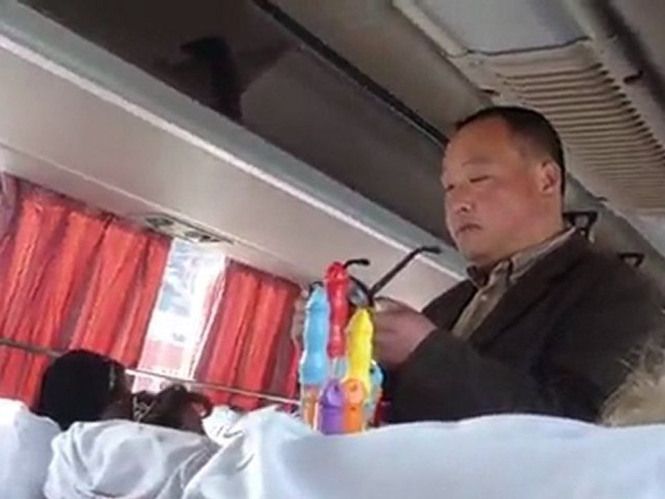 Очки ннадо? А чётки ннада? Очки надо?