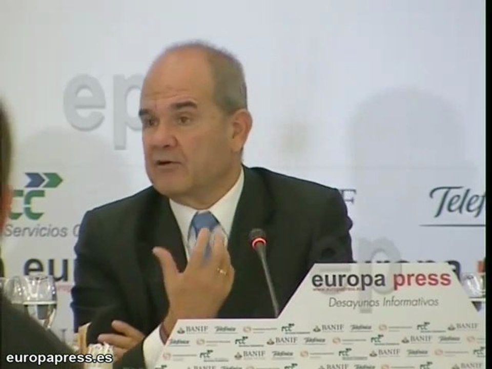 Chaves rechaza terminar con función pública