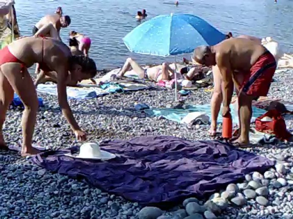 Алупка, пляж "черный бугор", 7.50 утра, июль 2012