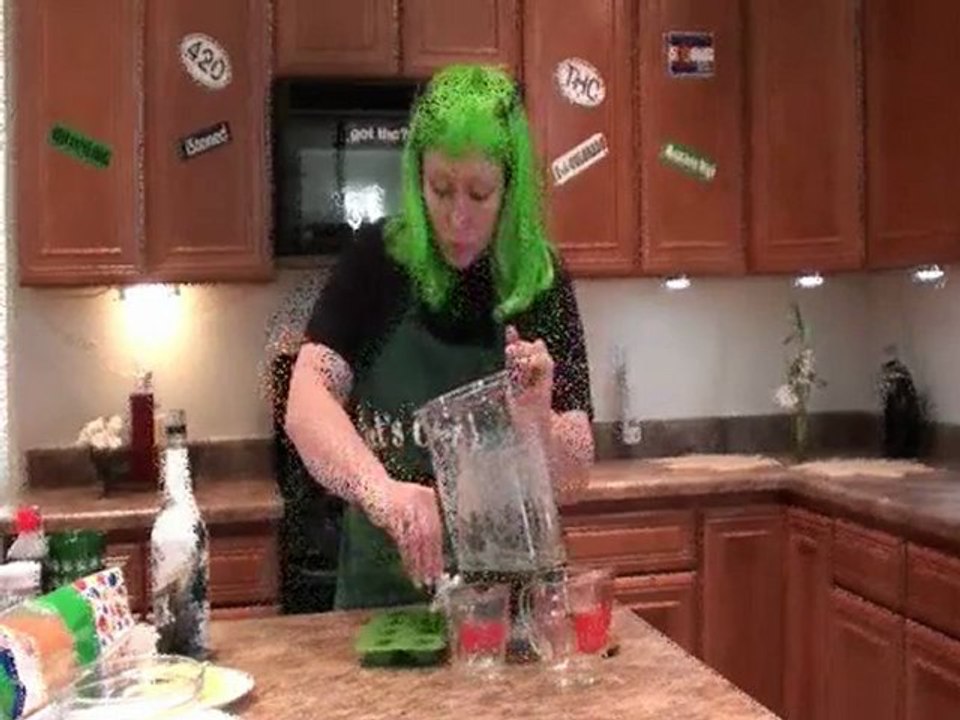 Munchie Minute Ep1 Happy 420!  (1 of 2)