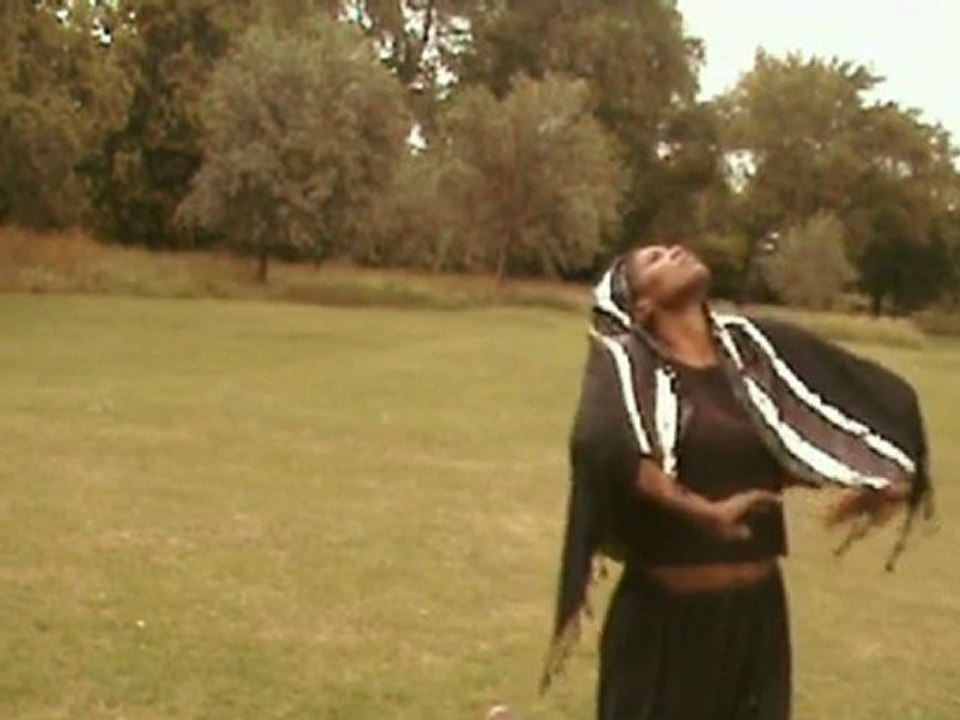 Dance against the wind, aka Puccini in the park