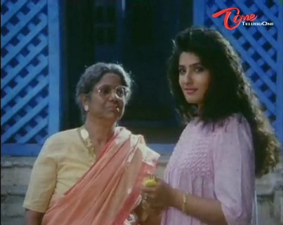 Allu Ramalingiah Sings Maa Telugu Thalli Song - Funny Scene