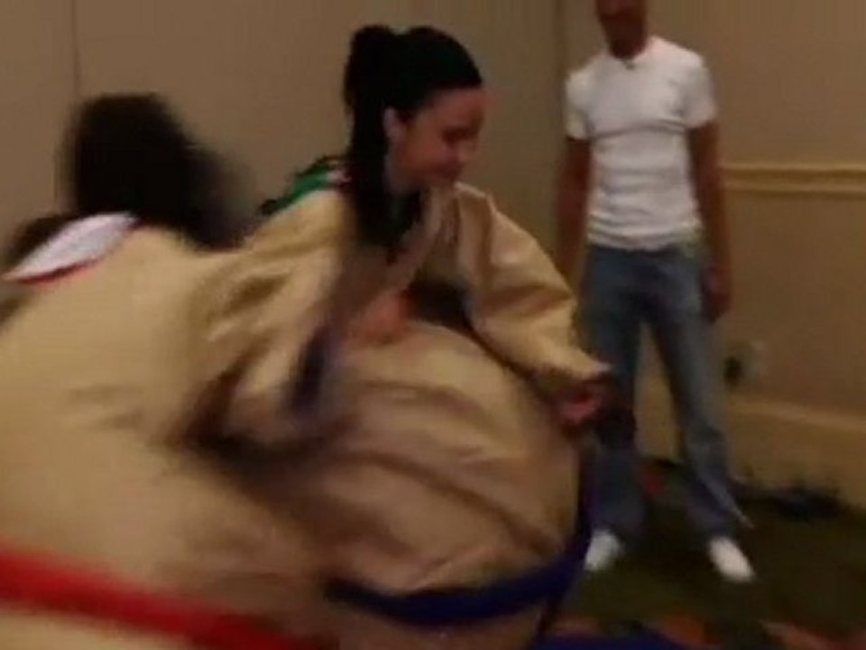 PCA 2010: Jayde and Sarah's sumo fun  PokerStars.com