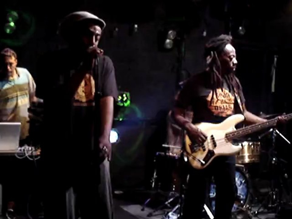 🎶 Dreadzone Live in Montreuil: For A Reason Concert with Earl 16 & Mc Spee