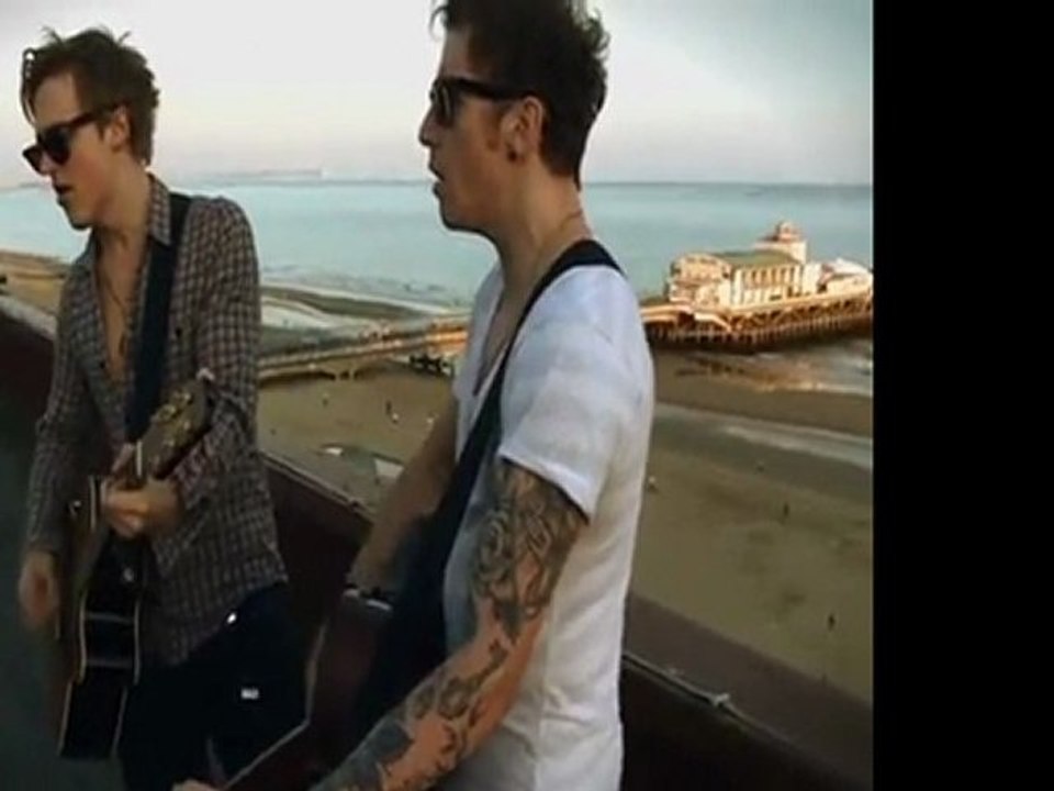 Falling in love - Acoustic