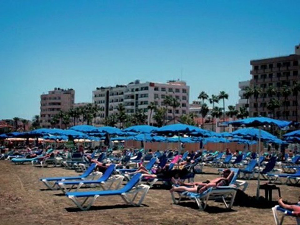 Larnaca, Chypre: Plages, Conflits et Paysages 🌅