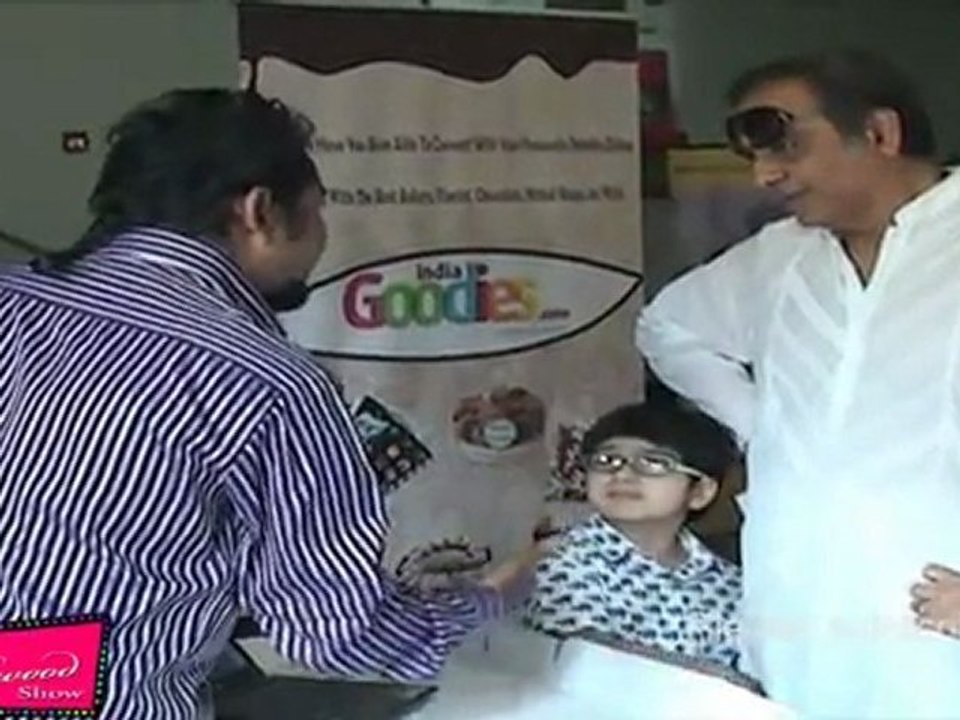 Hot Babe Strikes Poses ''PEEK-A-BOO'' Kids Club 13th Year Celebration