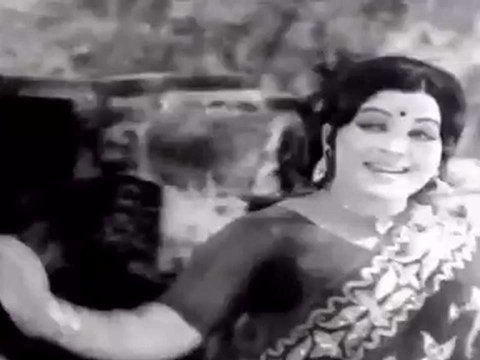 KANAVAN MANAIVI - Malaigalil Megangal Ragangal Padum