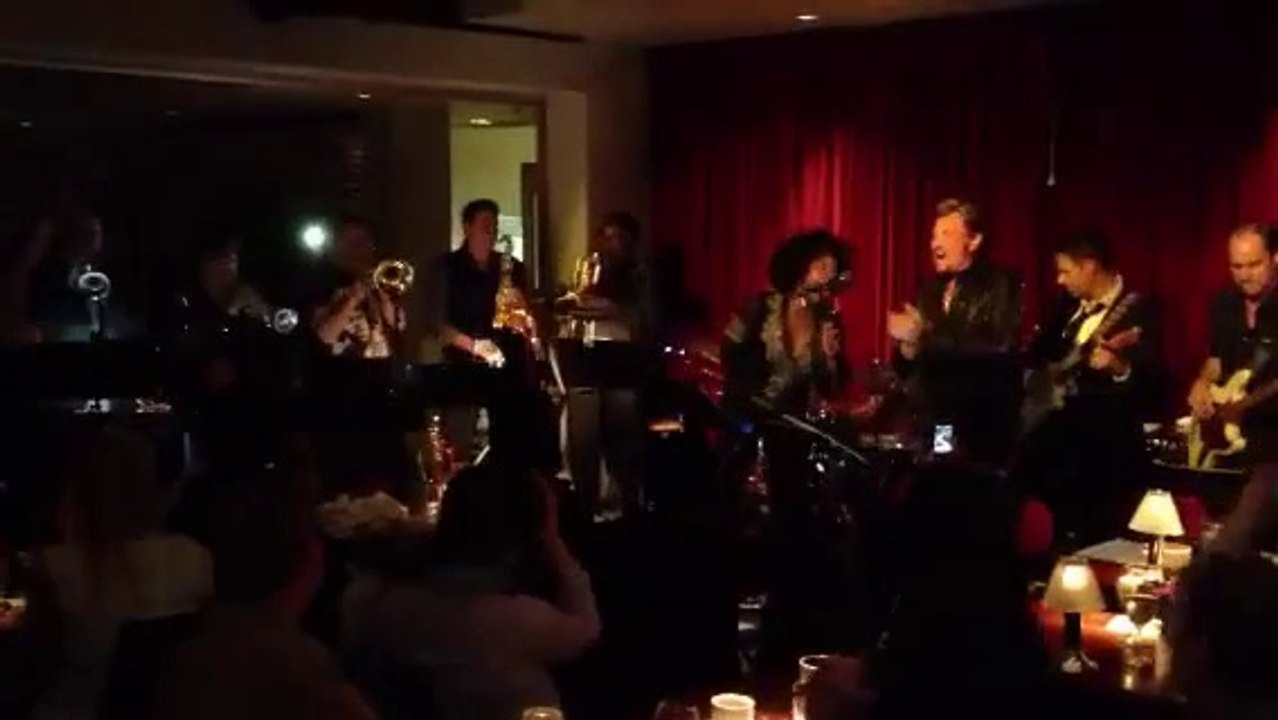 Johnny Hallyday - I got a woman ( and Amy Keys at Cafe Cordiale ) 2012