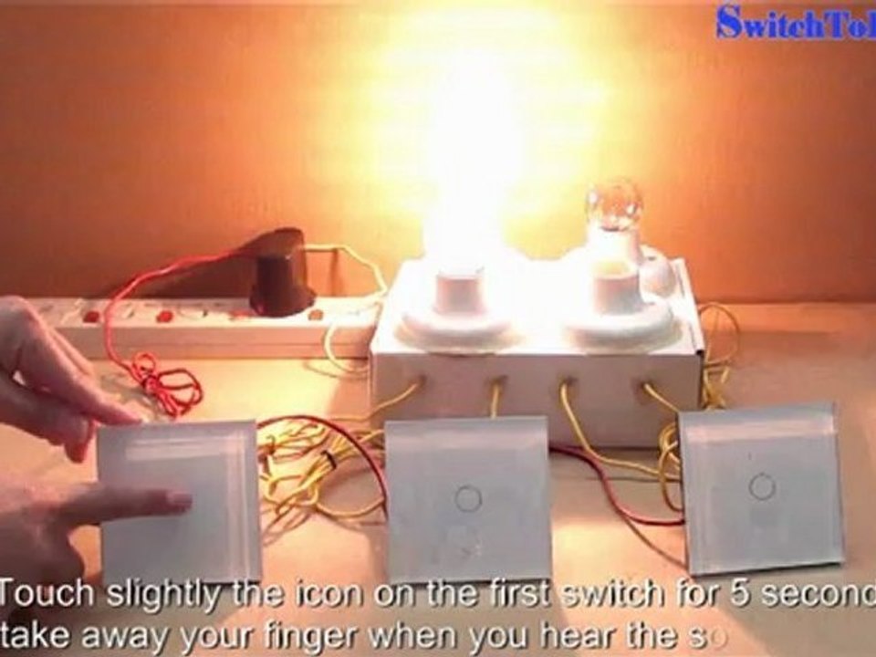 How to use three two-way switches control three lights in different places
