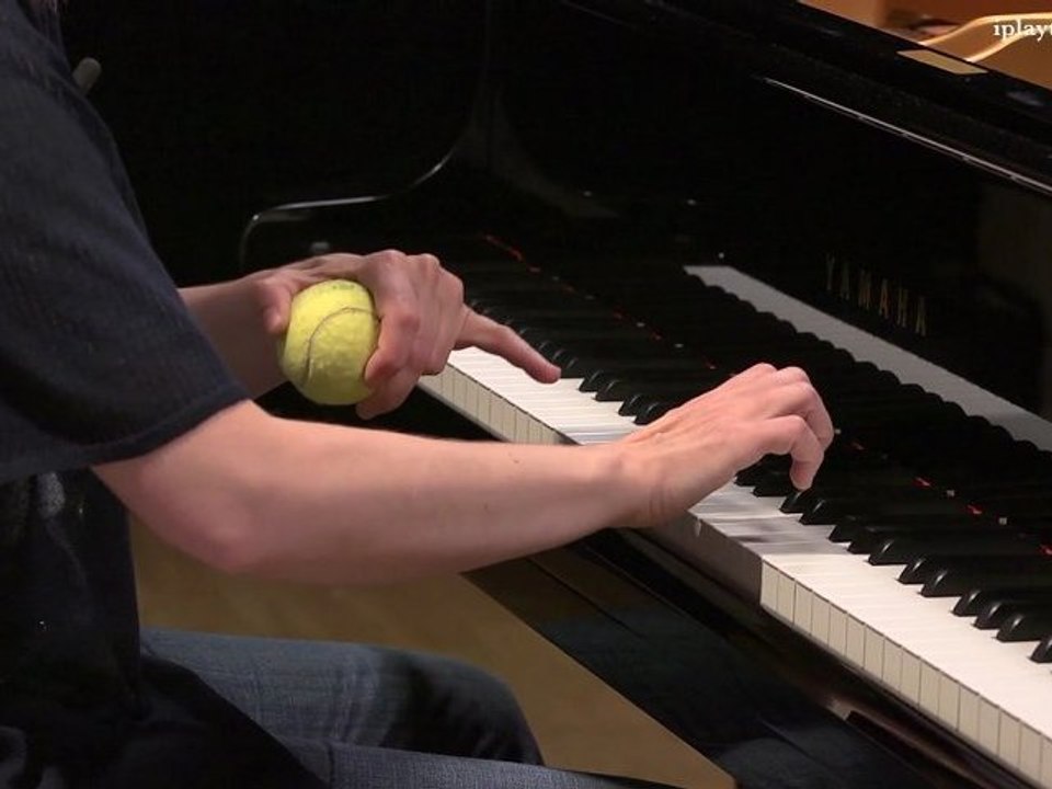 Learn to play piano - Piano lesson for beginners #4