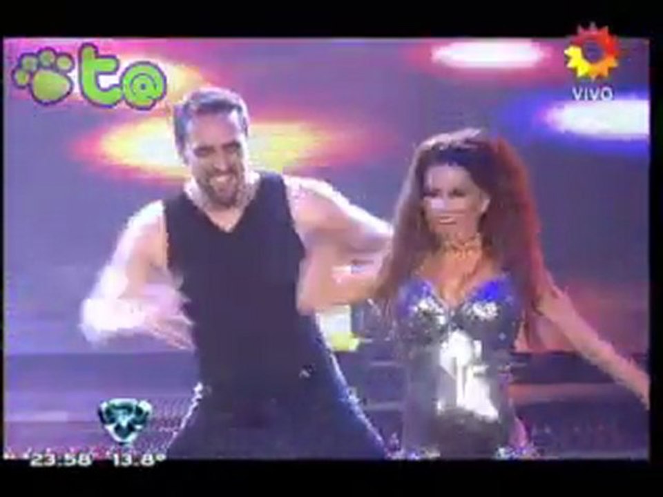 Florencia Peña y Cristian U en el Bailando 2012: ¡Descubre las Mejores Movidas Disco! 🎶