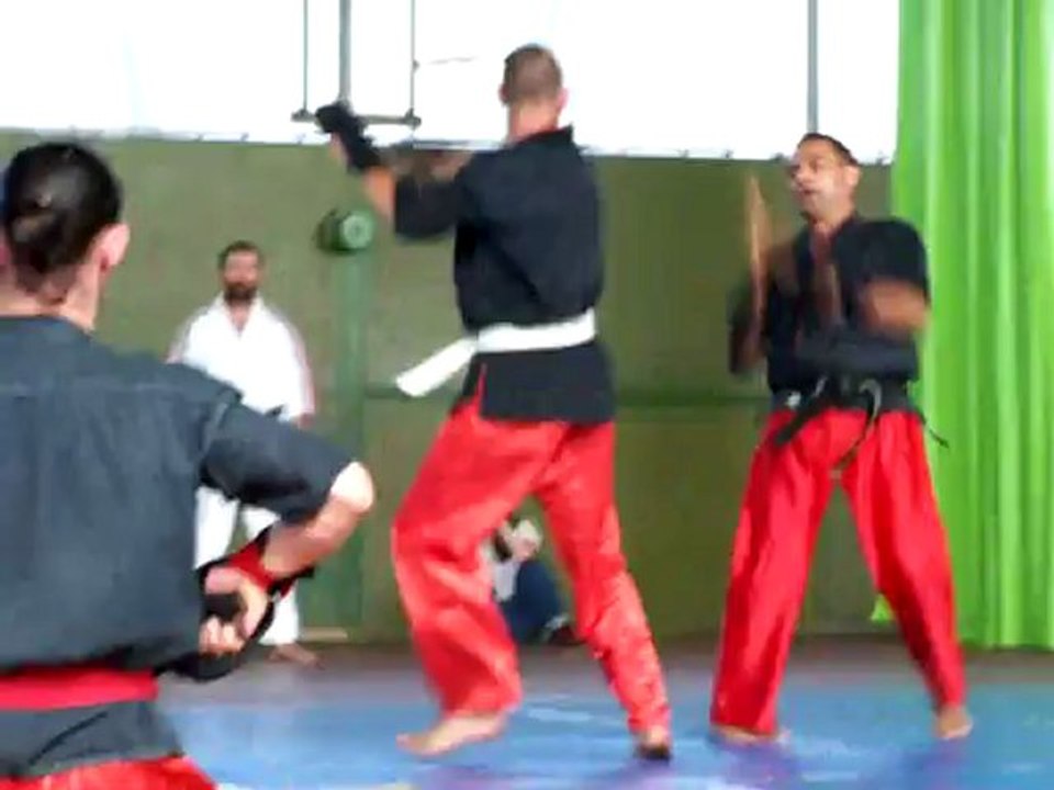 démonstration nunchaku  bois contre bois