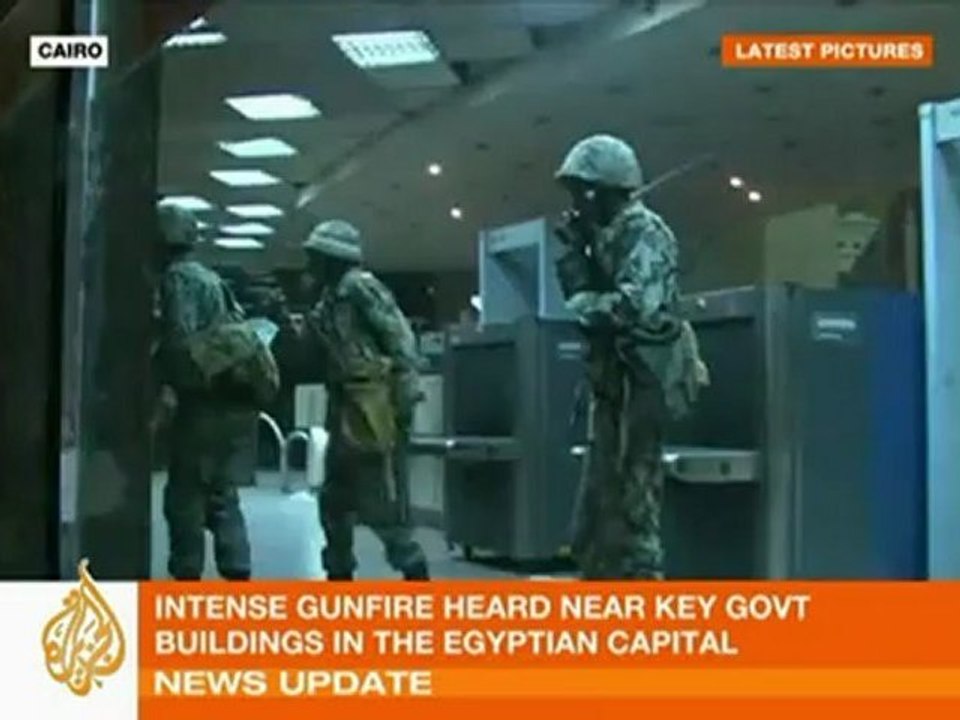 Egyptian military protects state TV in Cairo