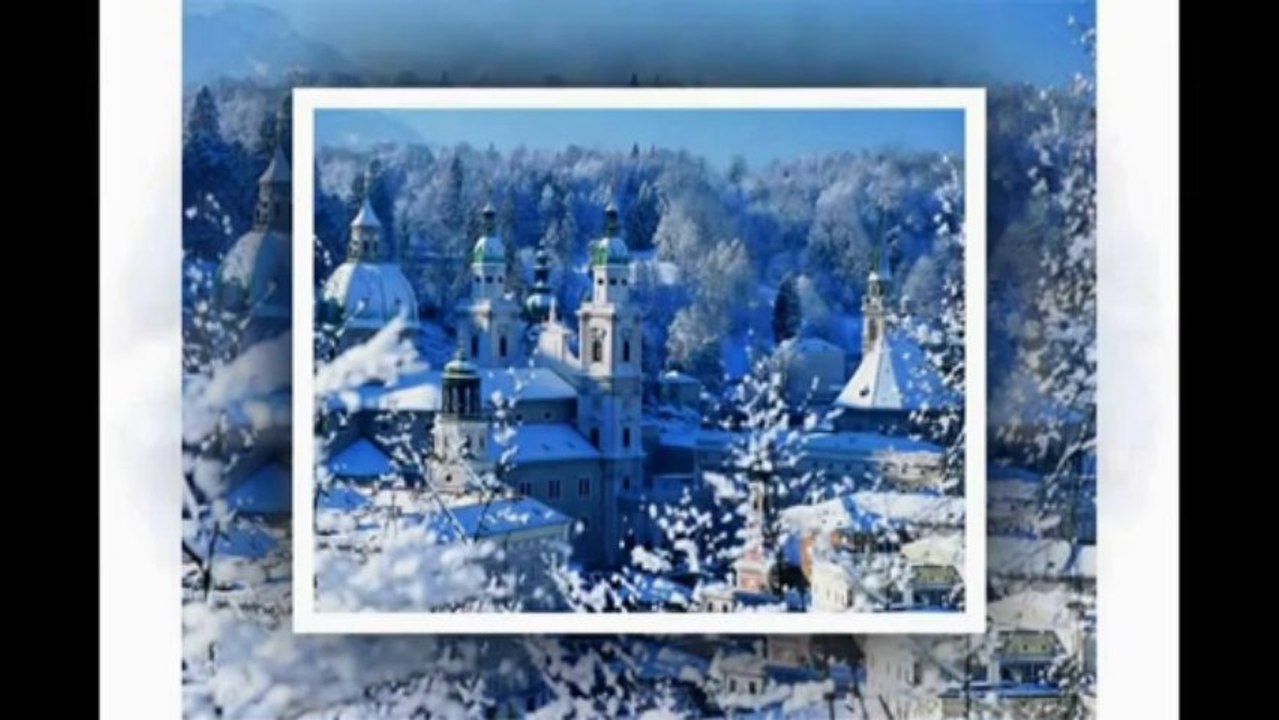 ÜLÖK EGY BÁRPULTNÁL OLY HIDEG EZ A VÁROS