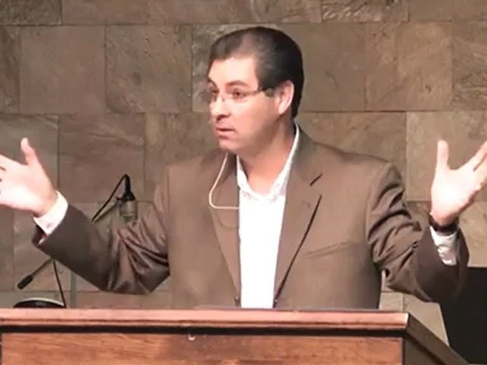 Dios Está Presente y Muy Activo - Pastor Hellman Avila