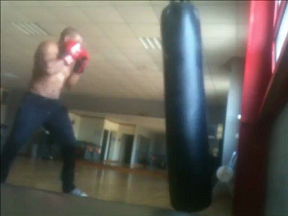 Master the Box Savatte Traction Bar with BarStarzz for Maximum Strength 💪