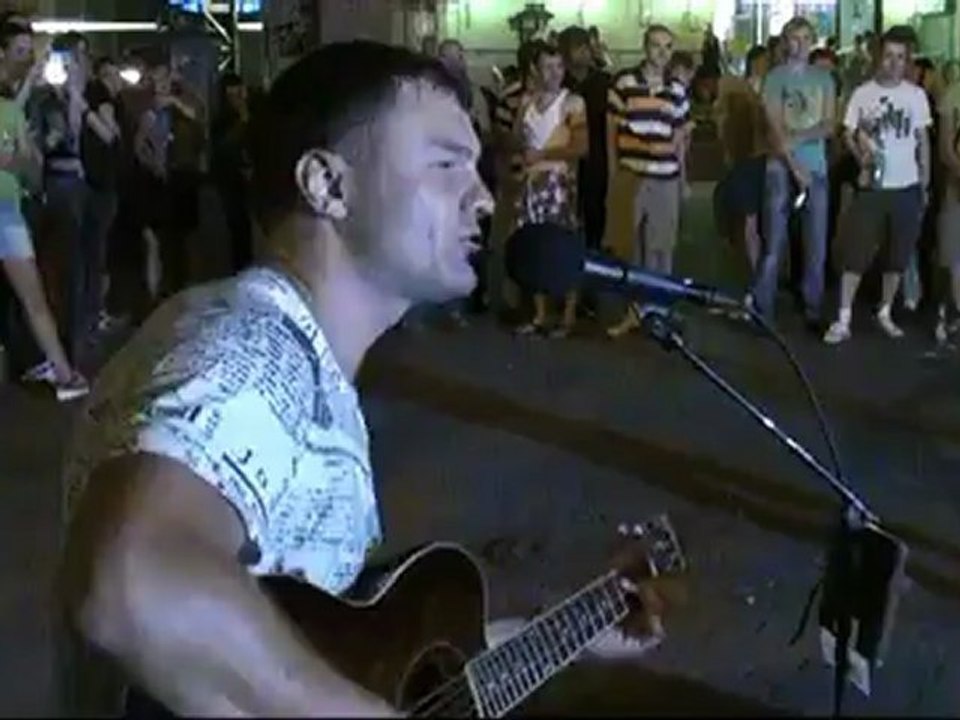 Уличный музыкант на Сенной