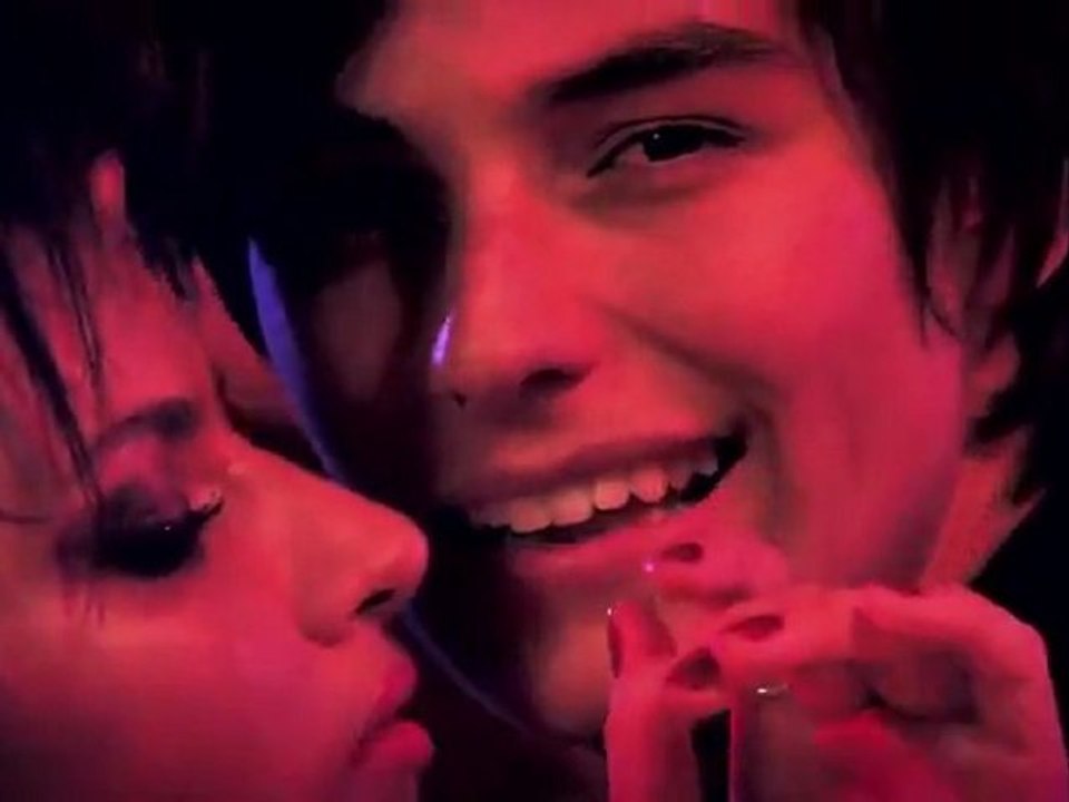 Герои - Любовь-это химия (Официальный клип)