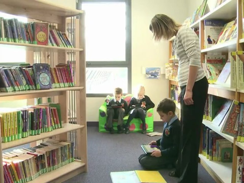 French students ditch exercise books for tablet computers