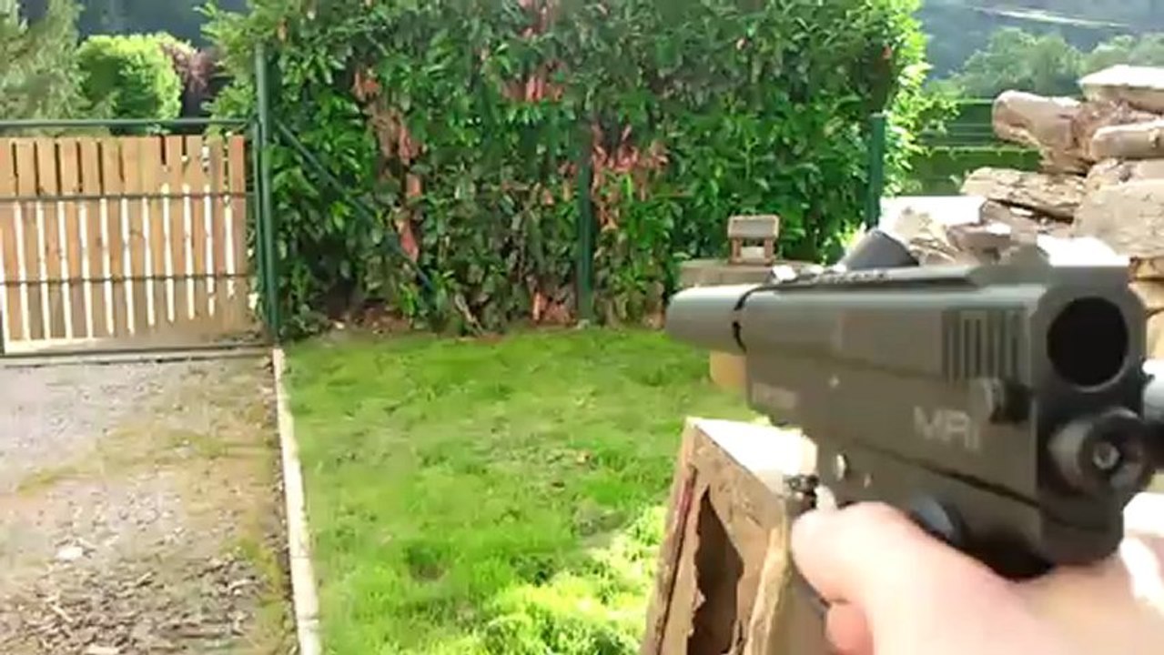 MR1 custo arme de poing