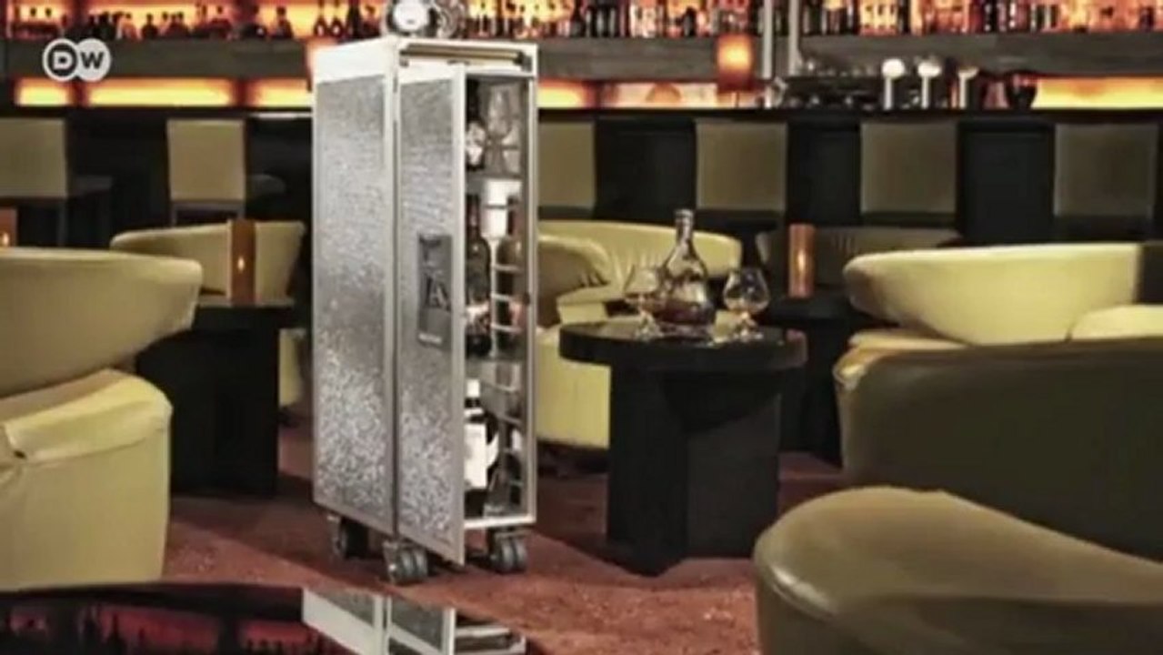 Flugzeugtrolleys mit neuer Funktion | Euromaxx