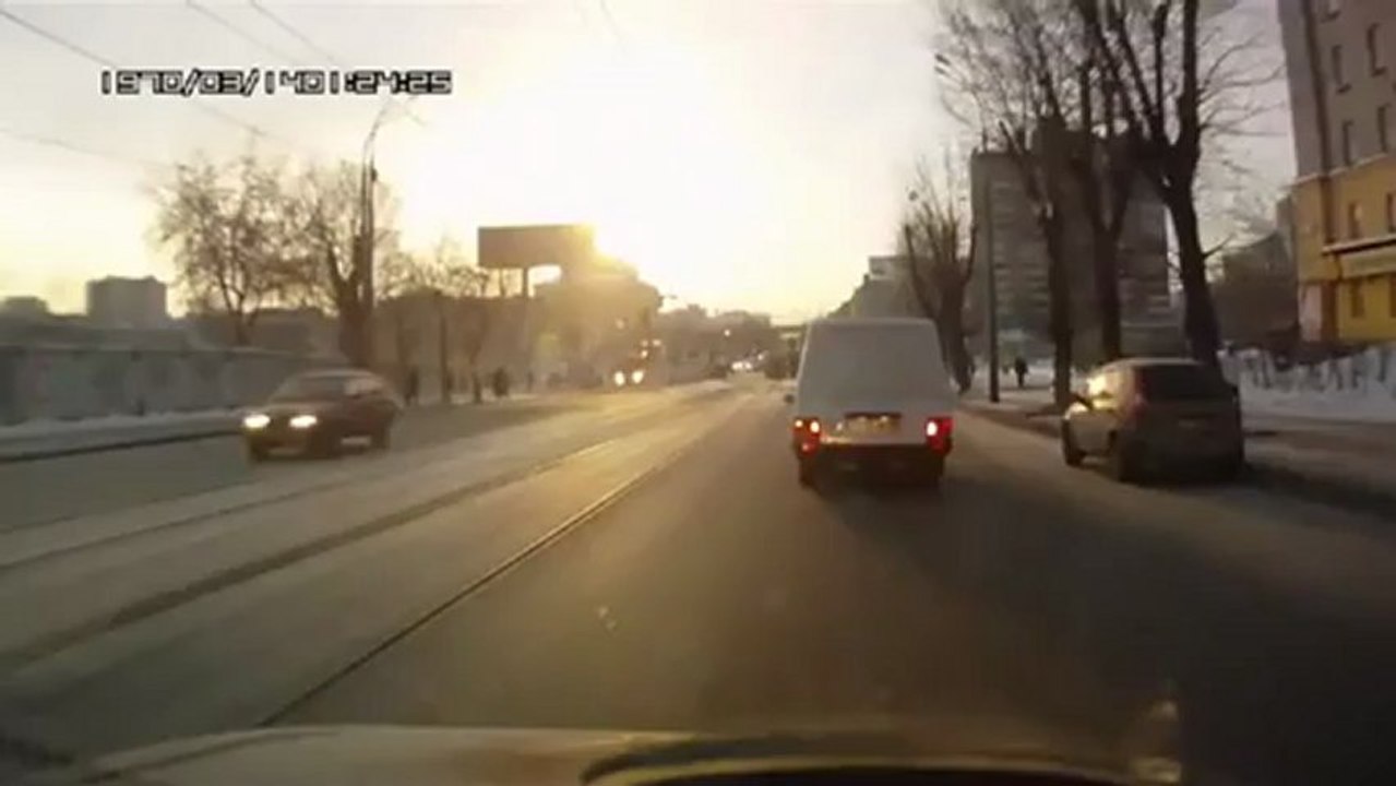 МЕТЕОРИТ Взрыв Челябинск ЕСТЬ ЖЕРТВЫ Meteorite Fallen 2013 - YouTube