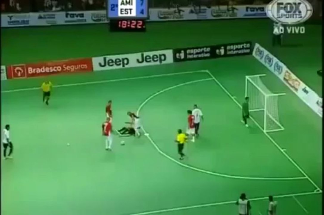 Гол Фалькао в мини-футболе.