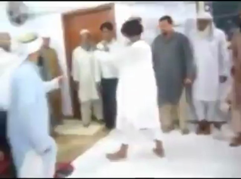 Yeh Kya Jahaalat Hai... Allah Maaf Kare