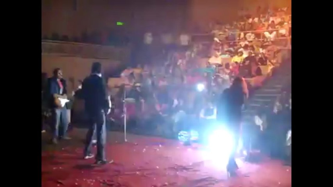 pani da range sing komal malik at the concert..