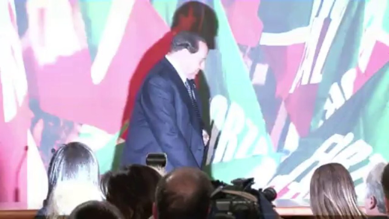 Berlusconi vai pedir revisão de julgamento