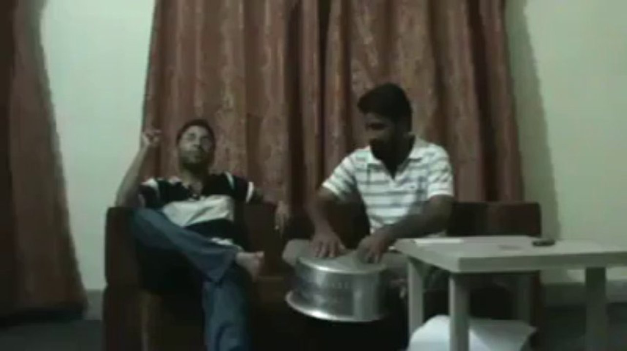 Pakistani singing song -is parcham kay say talay - - Pakistanz TV