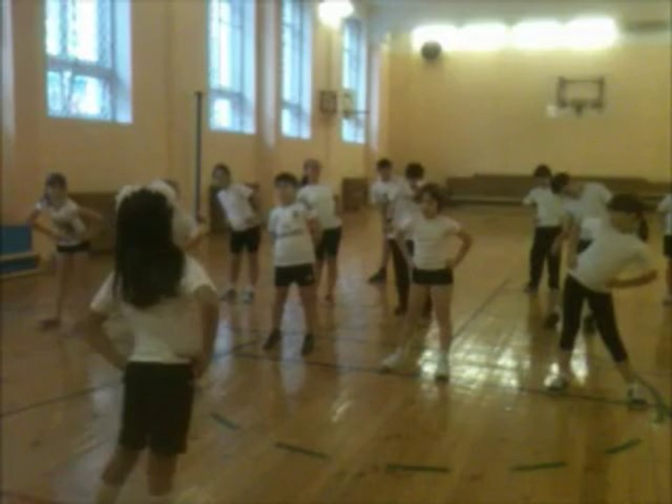 Урок физкультуры: разминка 4 класс